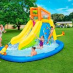 מתקן קפיצה מתנפח עם מים – פארק מים גדול