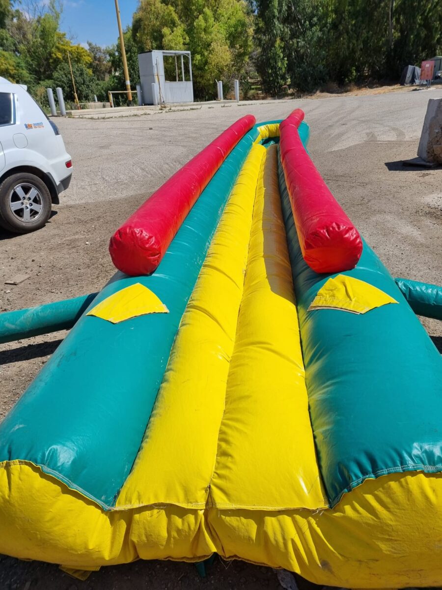 מתנפח מגלשת מים\קצף 10 מטר להשכרה