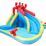 פארק מים מתנפח כחול עם שתי מגלשות, בריכת שכשוך וקיר טיפוס בעיצוב סרטן | yrz