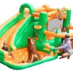 מתנפח מים ירוק וכתום עם מגלשה, בריכת כדורים ואיורי חיות לילדים | yrz