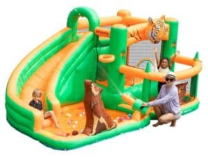 מתנפח מים ירוק וכתום עם מגלשה, בריכת כדורים ואיורי חיות לילדים | yrz