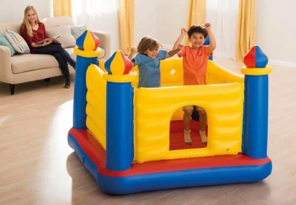 מתקן מתנפח קפיצה INTEX בעיצוב טירה לשימוש חיצוני ופנימי מקט 48259