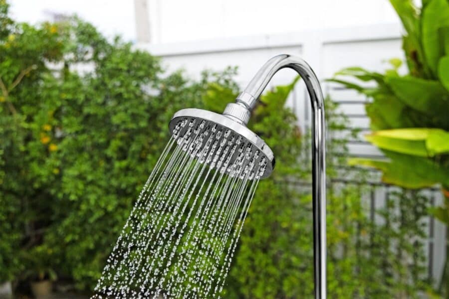 ⁦מקלחון חיצוני SolarFlow לחצר ולגינה כולל מיכל אגירה 8 ליטר 58694 מבית BESTWAY⁩ – תמונה ⁦5⁩