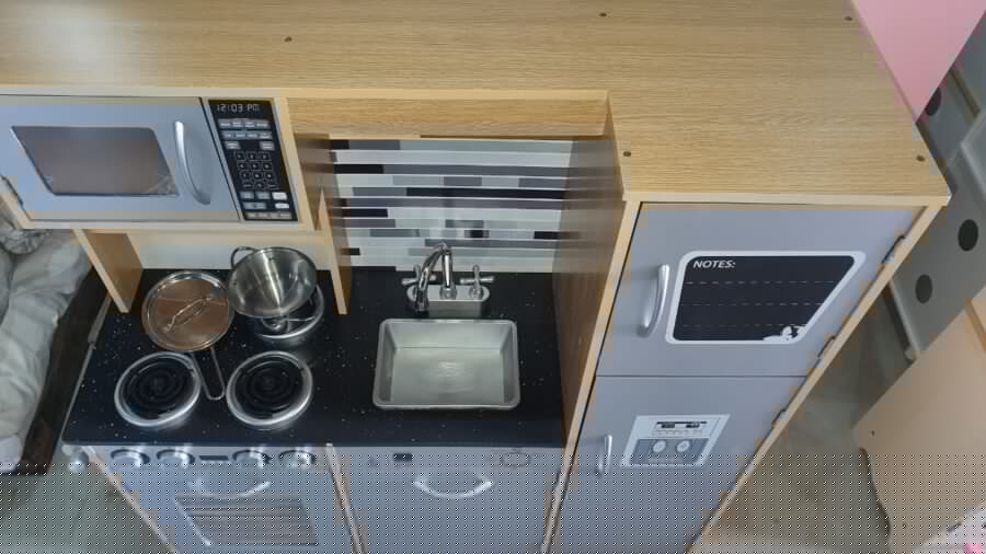 ⁦מטבח לילדים מעץ גבריאל W10C458B מאת בית העץ⁩ – תמונה ⁦3⁩
