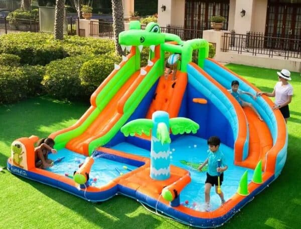 מתנפח מים עם שתי מגלשות תנין W83069 מבית Doctor Dolphin